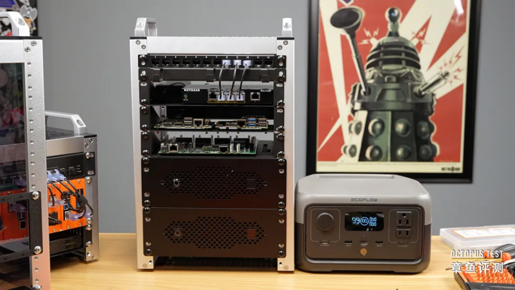 一个开源的微型机柜项目，看起来非常有趣！